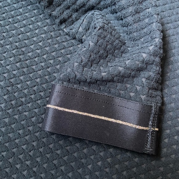 Nike Pro Women’s Icon Clash Hooded Dry Fit Long Sleeve Black/Metallic Gold XS - Picture 7 of 16